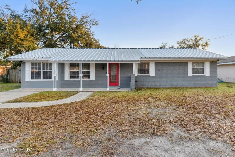 2510 Parkwood Pl, a single-family home in Ocean Springs